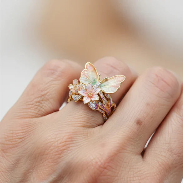 Błyszczący Pierścionek Motylka z Cyrkonią