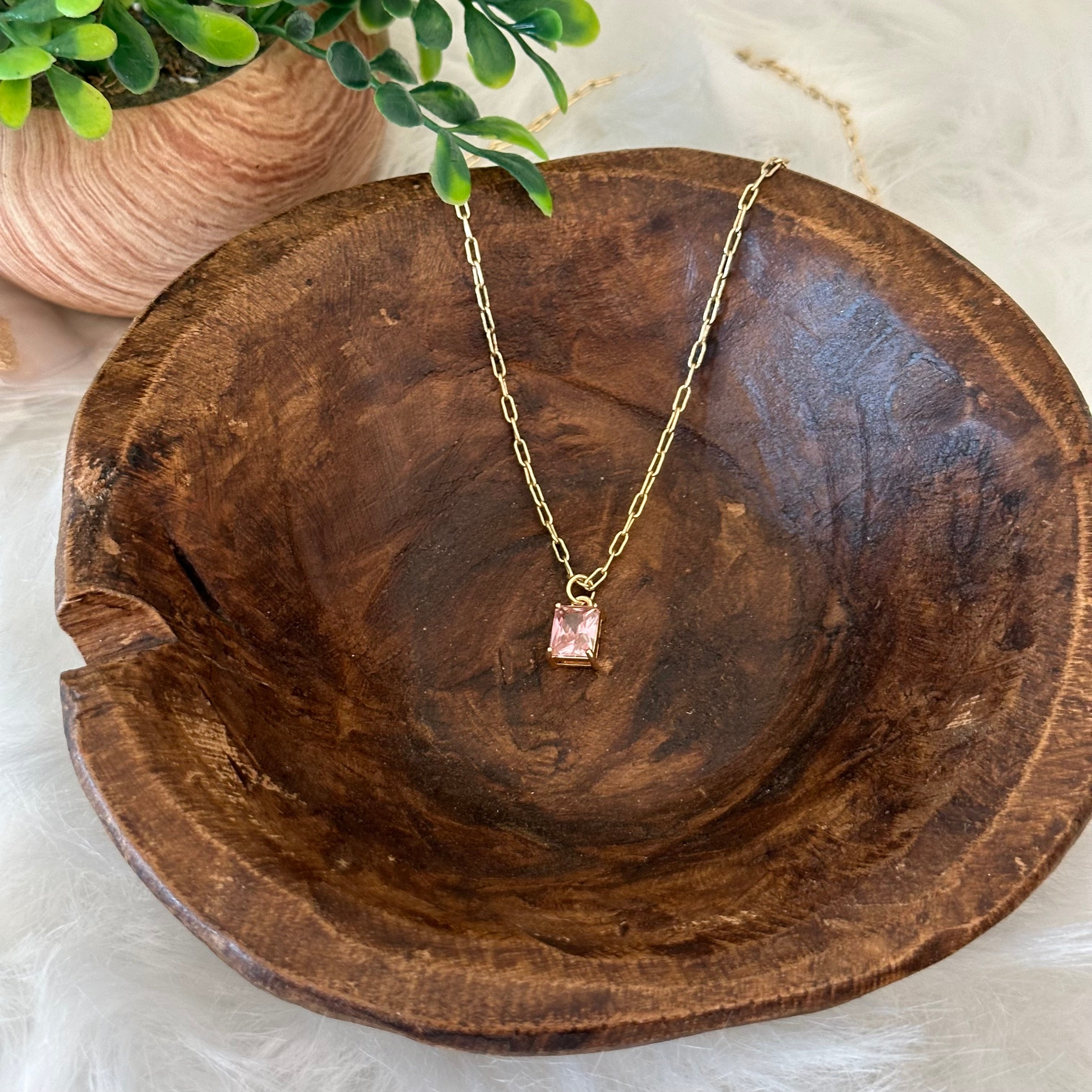 Naszyjnik z Wisiorkiem w Kształcie Szmaragdu