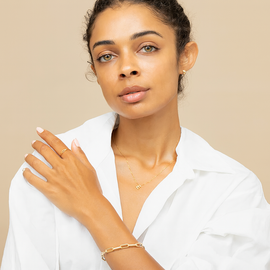 Naszyjnik z inicjałem w złocie