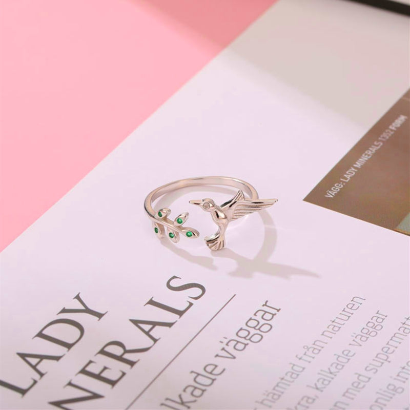 Pierścionek Hummingbird z zielonymi cyrkoniami w srebrze