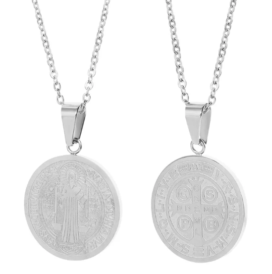 Naszyjnik z Okrągłym Wisiorkiem w Kształcie O