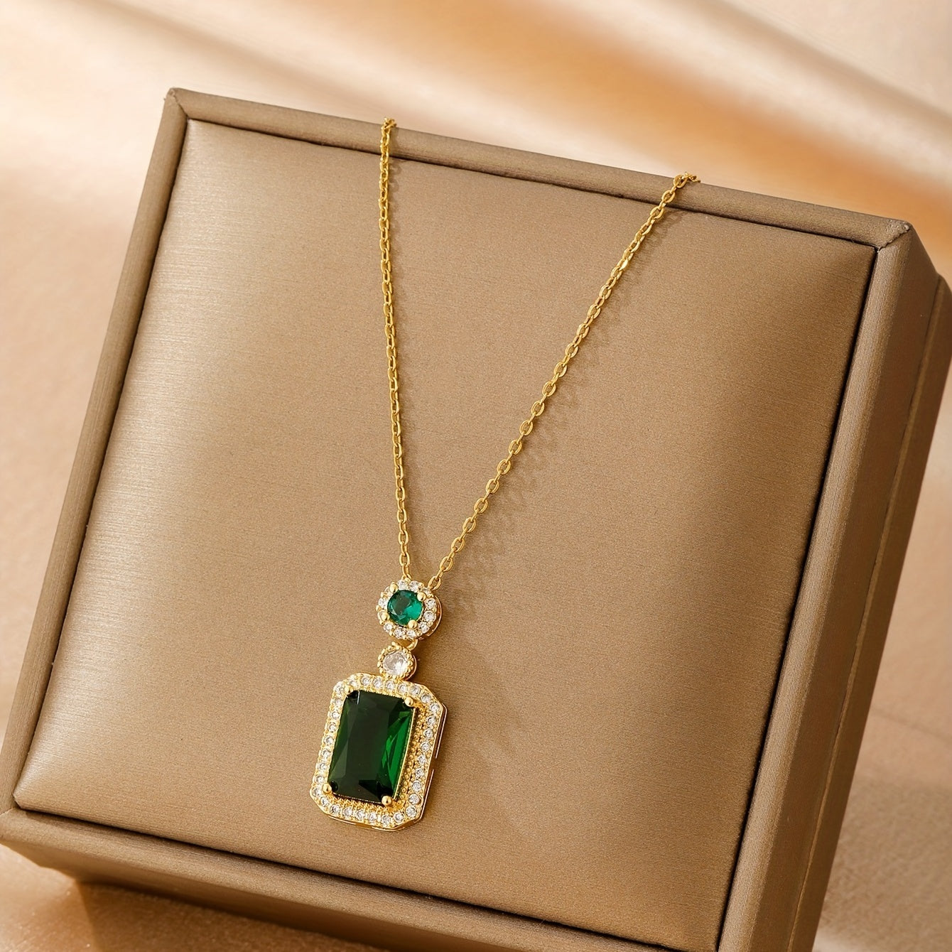 Kolczyk Greta z Kamieniem Szmaragdowym