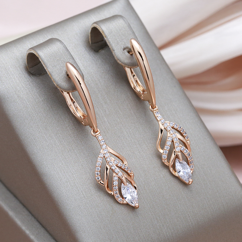 Eleganckie Kolczyki w Lśniących Liściach