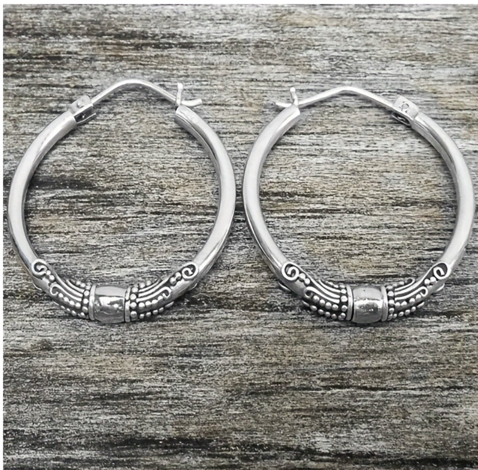 Retro Kolczyki z Rzeźbionymi Pierścieniami w Dwóch Odcieniach