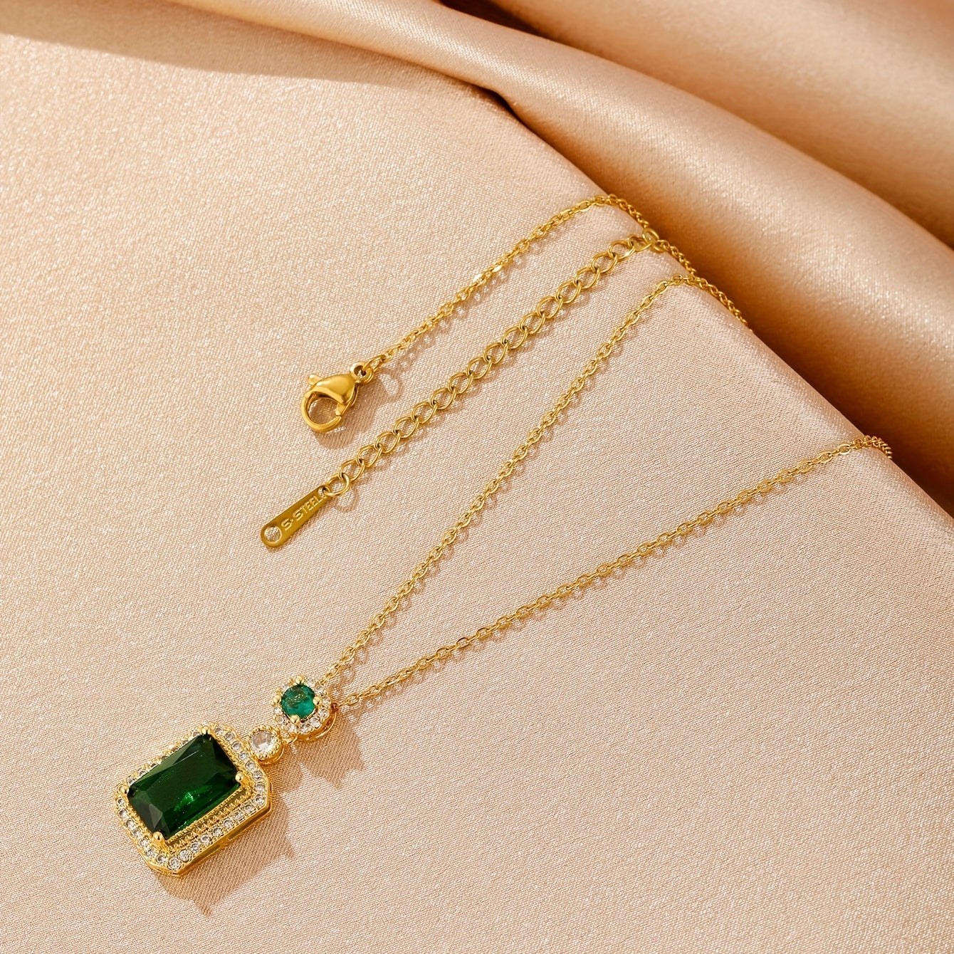 Kolczyk Greta z Kamieniem Szmaragdowym