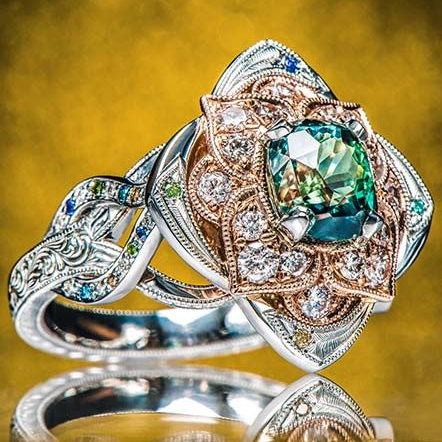 Srebrny Vintage Pierścionek z Błyszczącym Kwiatem